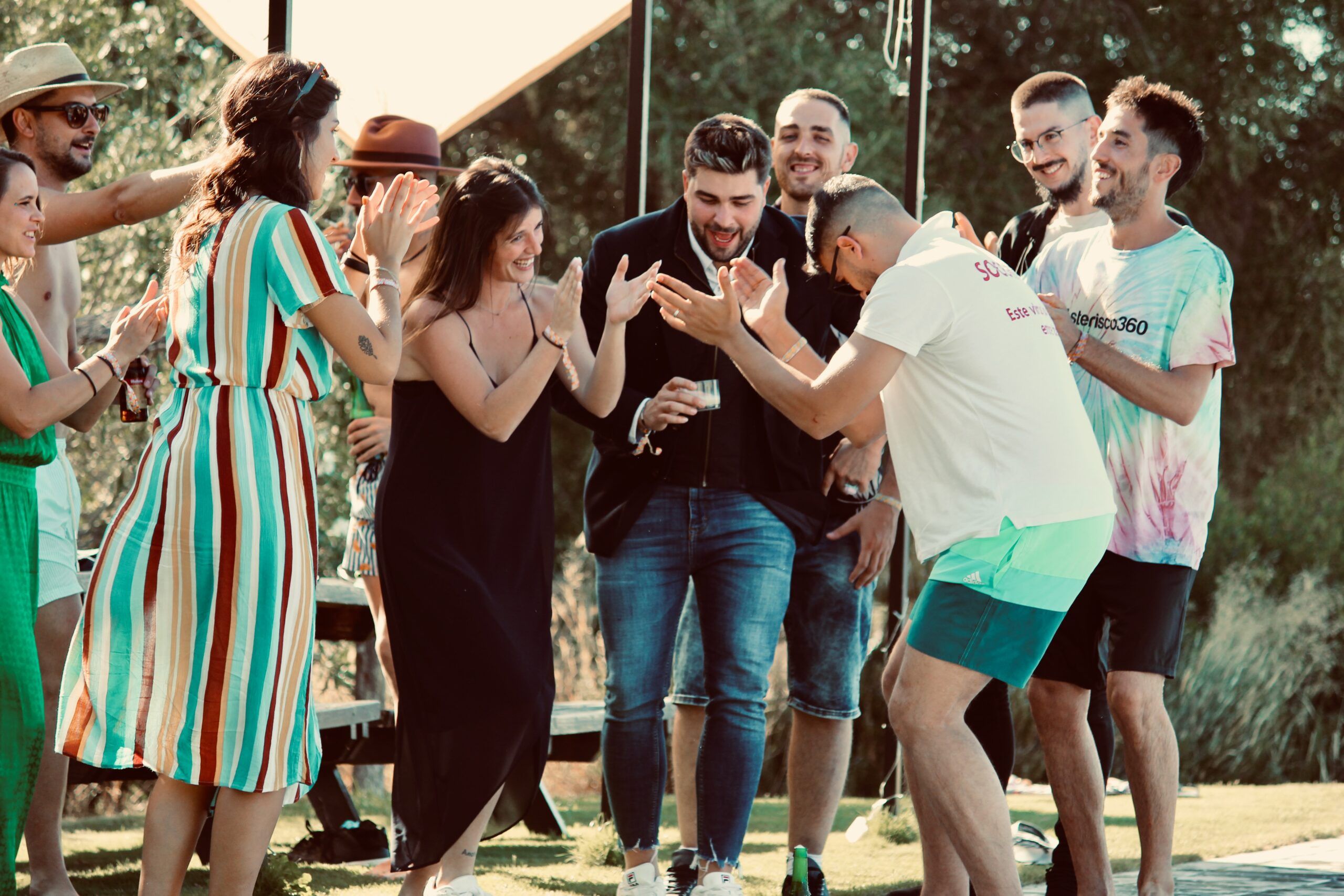 Weekend escape Cádiz party and dance with friends